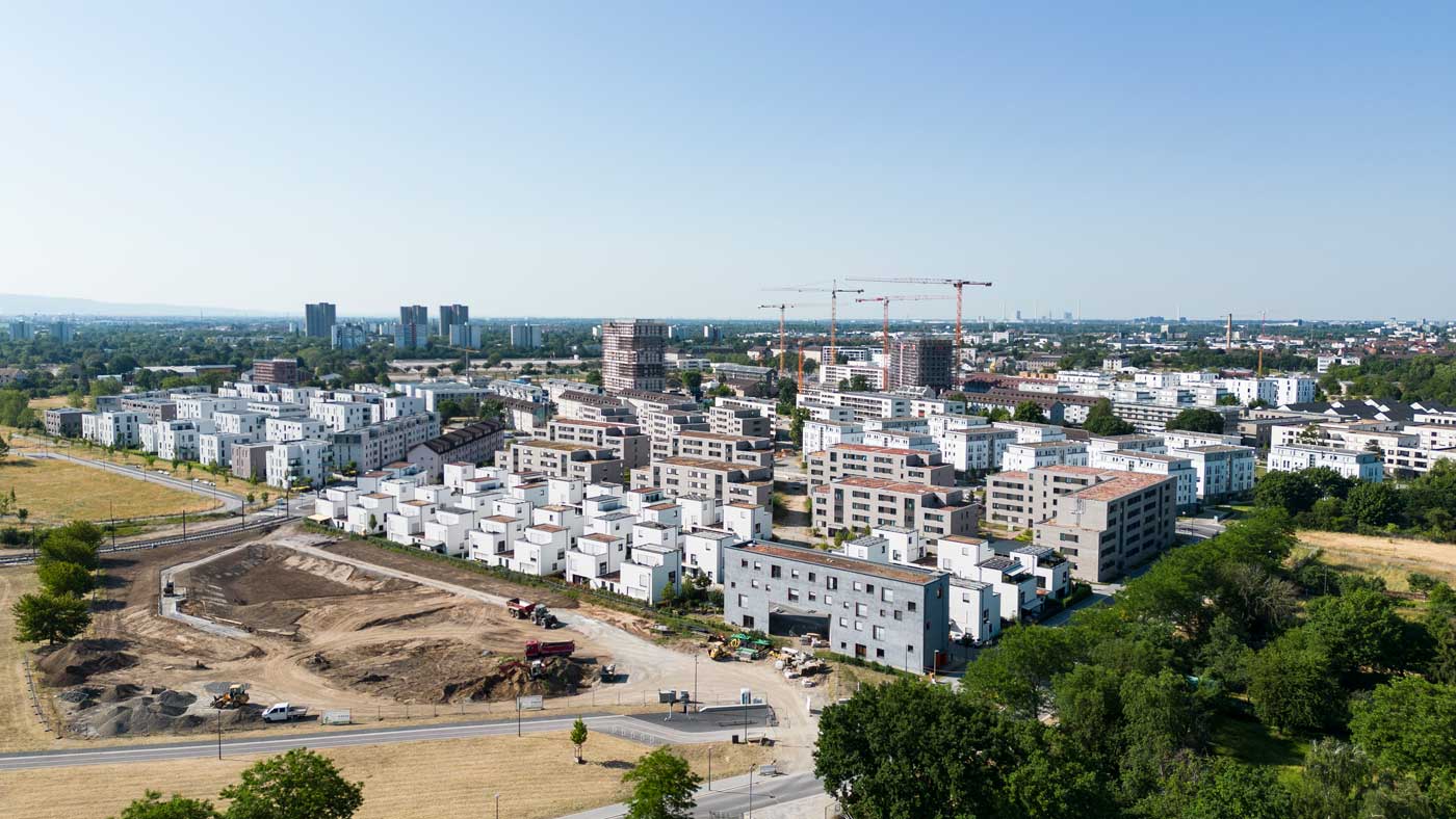 Luftbild auf FRANKLIN Mitte mit Europaachse und Torhaus.