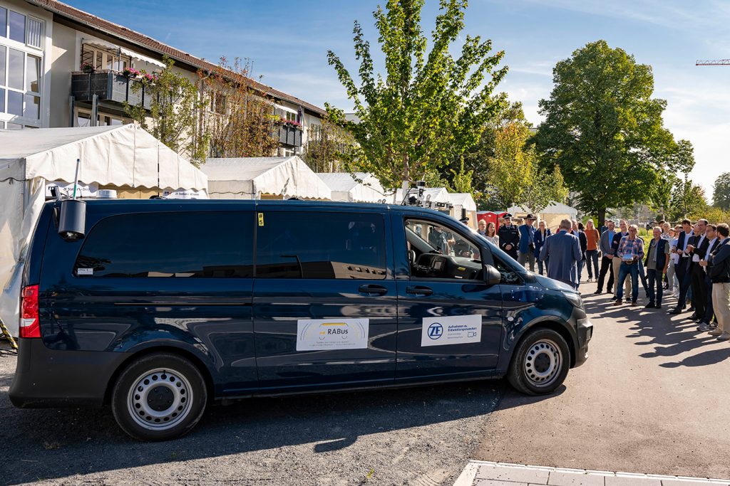 Das RABus Testfahrzeug beim Tag der Technik.