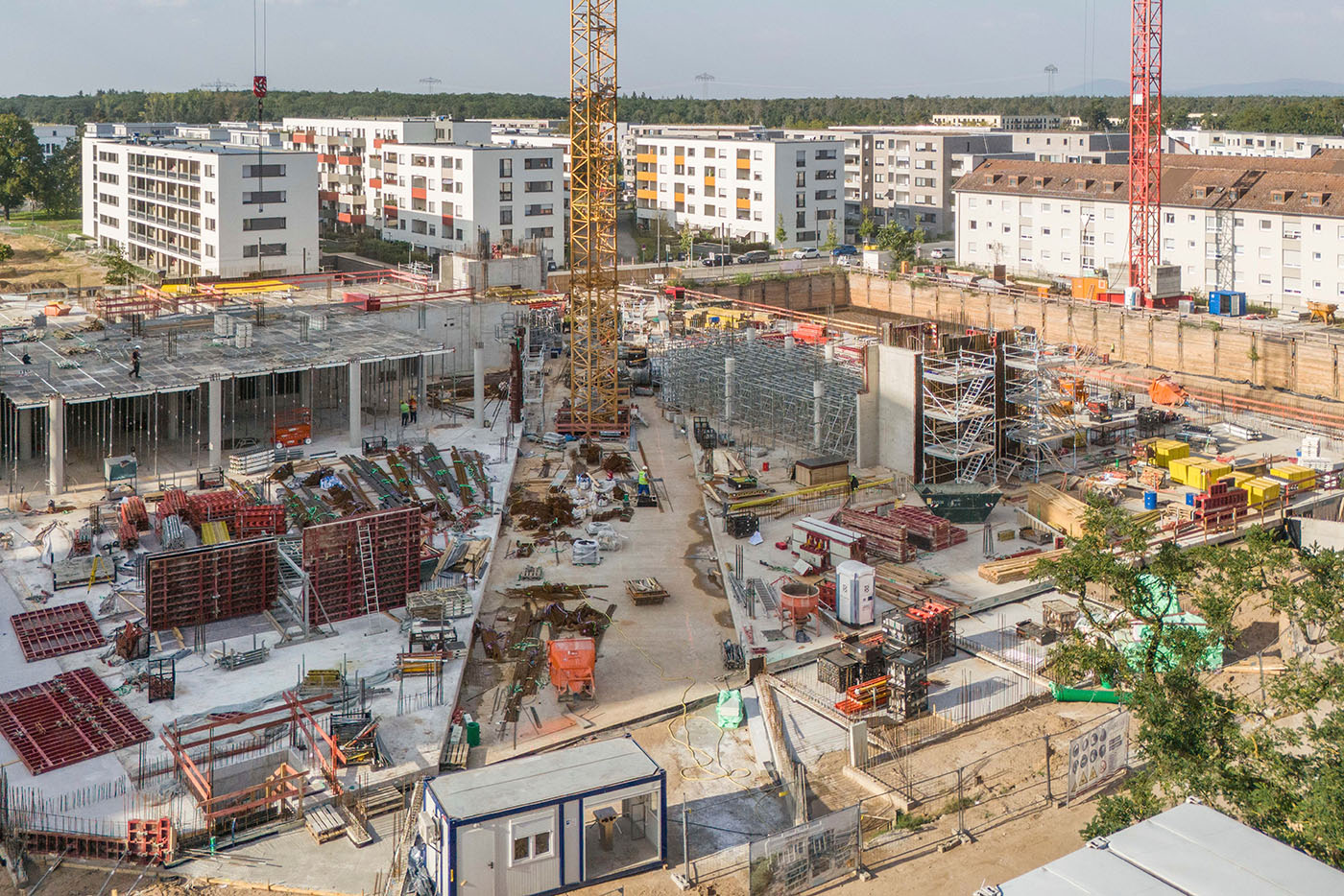 Baustelle der Grünen Mitte FRANKLIN mit den Konturen der Europaachse.