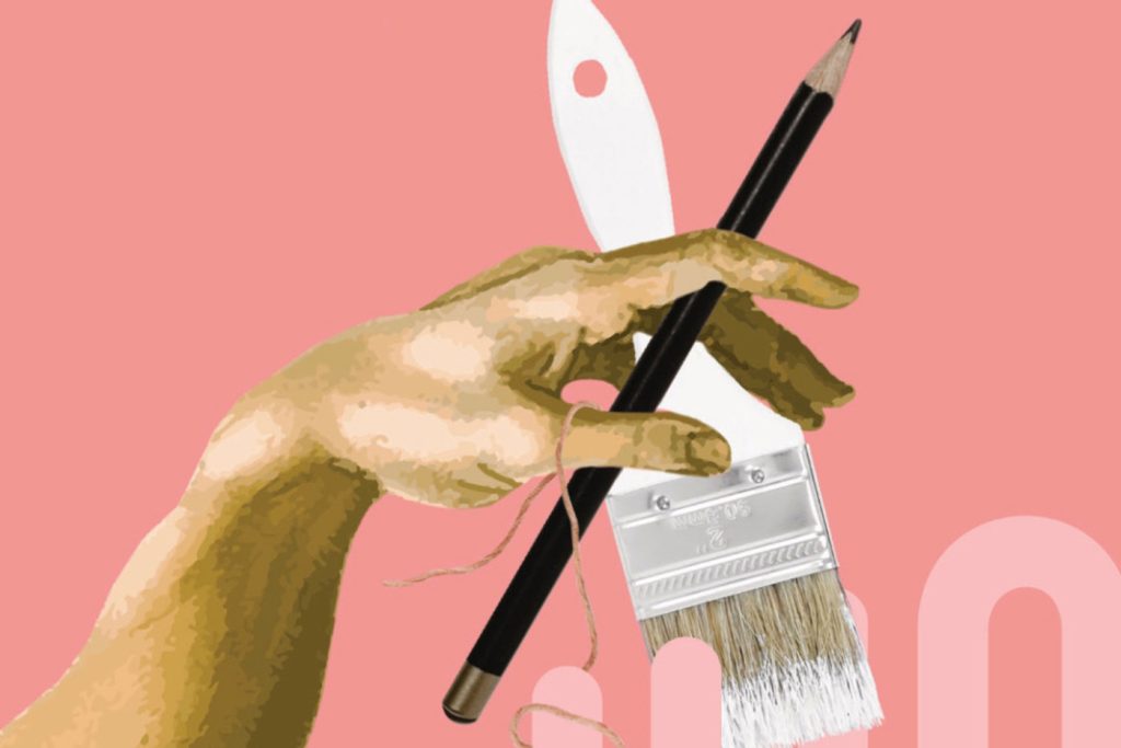 KI-basierte Bildbeschreibung | Eine Hand, die einen Pinsel und einen Bleistift vor einem rosafarbenen Hintergrund hält und bereit ist, lebendige, von Terminen inspirierte Kunst zu schaffen.