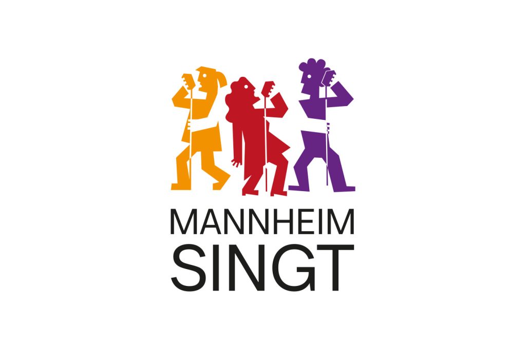 KI-basierte Bildbeschreibung | Drei stilisierte Figuren in Gelb, Rot und Violett scheinen über dem Schriftzug „Mannheim Singt“ auf weißem Hintergrund zu singen und laden dazu ein, die kommenden Termine zu entdecken und an diesem Musikfest teilzunehmen.