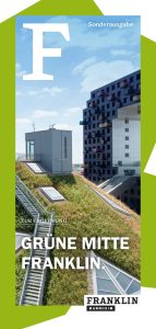 KI-basierte Bildbeschreibung | Grüne Dächer mit Solarmodulen auf modernen Gebäuden unter blauem Himmel; der Text lautet „GRÜNE MITTE FRANKLIN“ und „FRANKLIN MANNHEIM“ auf Deutsch und unterstreicht damit das Thema nachhaltiges Leben. Erfahren Sie mehr über dieses innovative Projekt und laden Sie die entsprechenden Downloads herunter, um weitere Informationen zu erhalten.